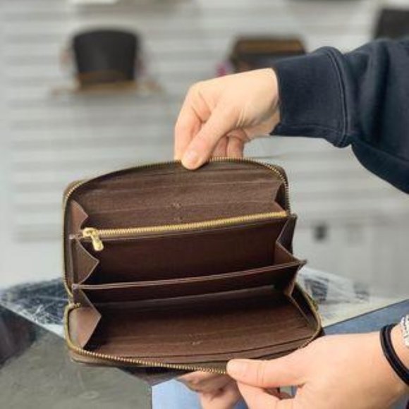 Louis Vuitton Zippy Damier Ebene Wallet - Picture 4 of 7